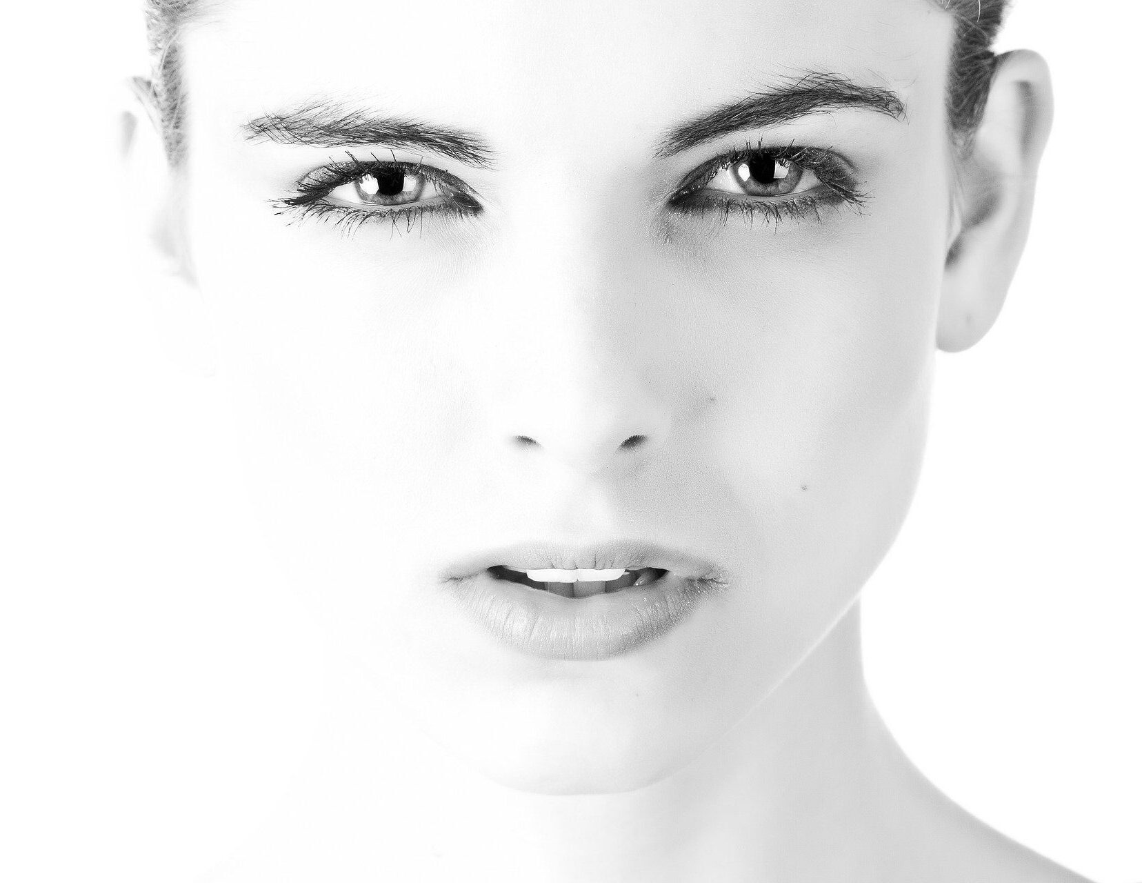 cropped-cropped-cropped-model-2303361_1920.jpg